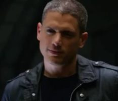 Leonard Snart - Legend (confirmbiz)